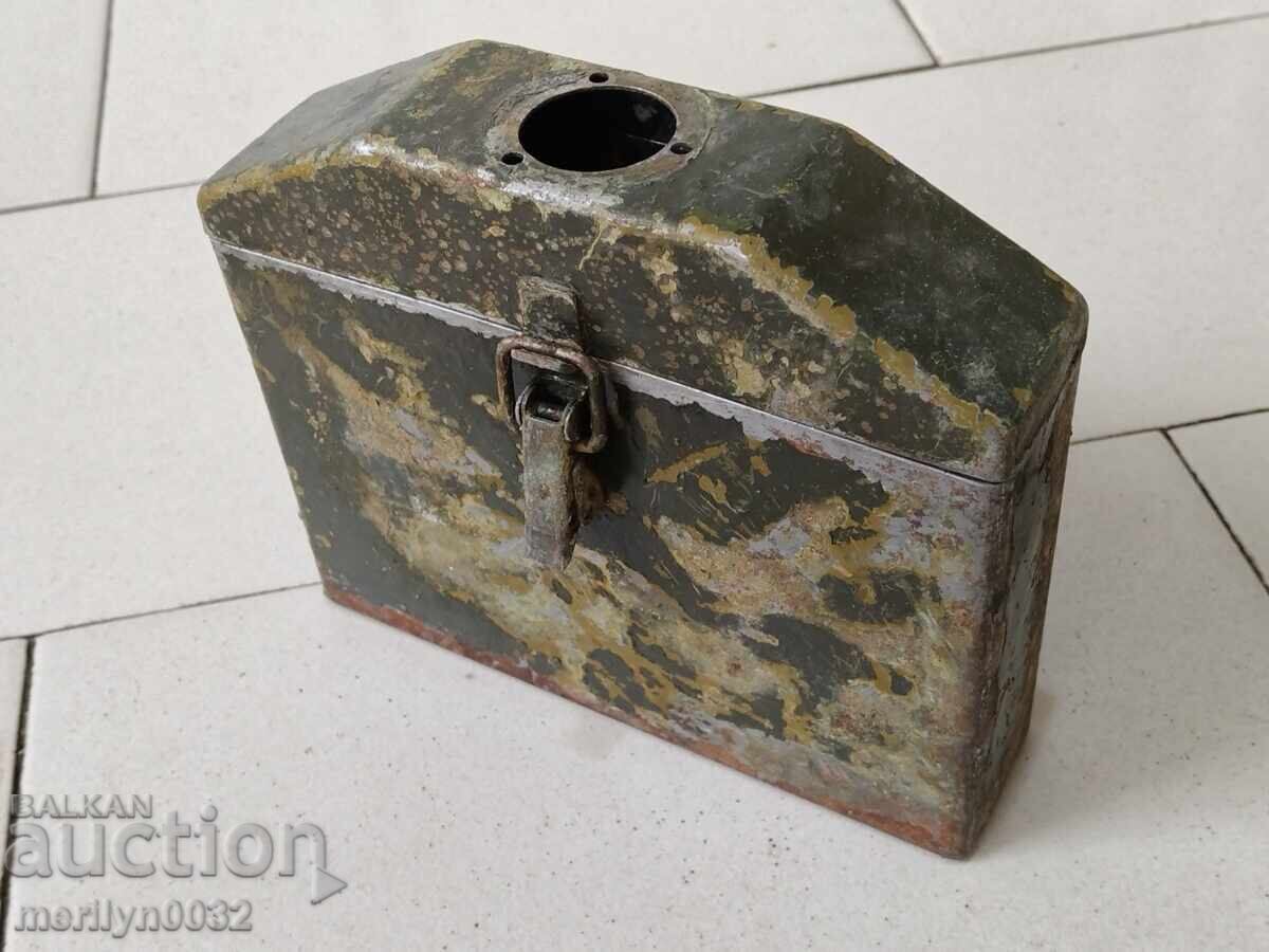 Auction Army metal box with accumulator chest WW2 Auction Army metal box with accumulator chest WW2