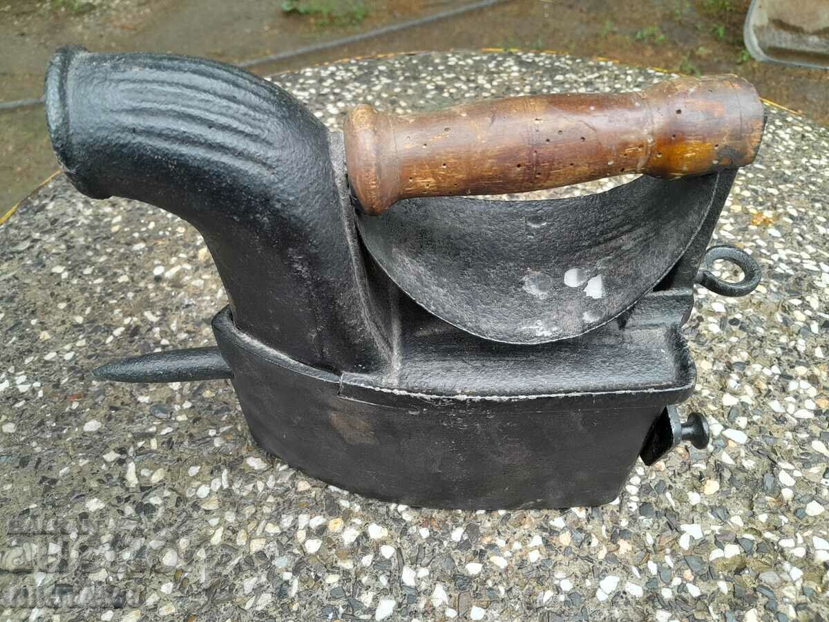 Аукцион Рядка ютия на жар с комин Аукцион Рядка ютия на жар с комин