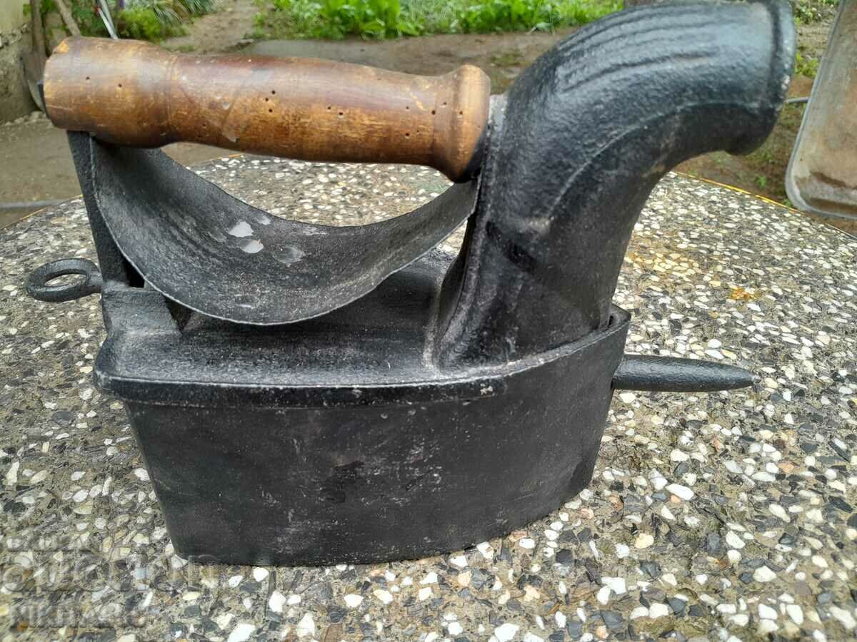 Рядка ютия на жар с комин Рядка ютия на жар с комин