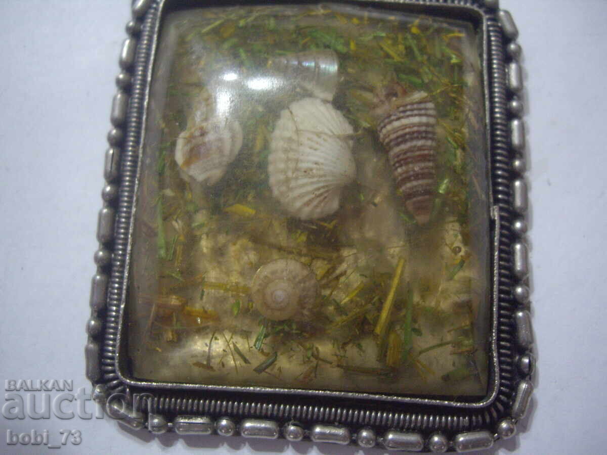 Delivery of Large, old silver medallion Delivery of Large, old silver medallion