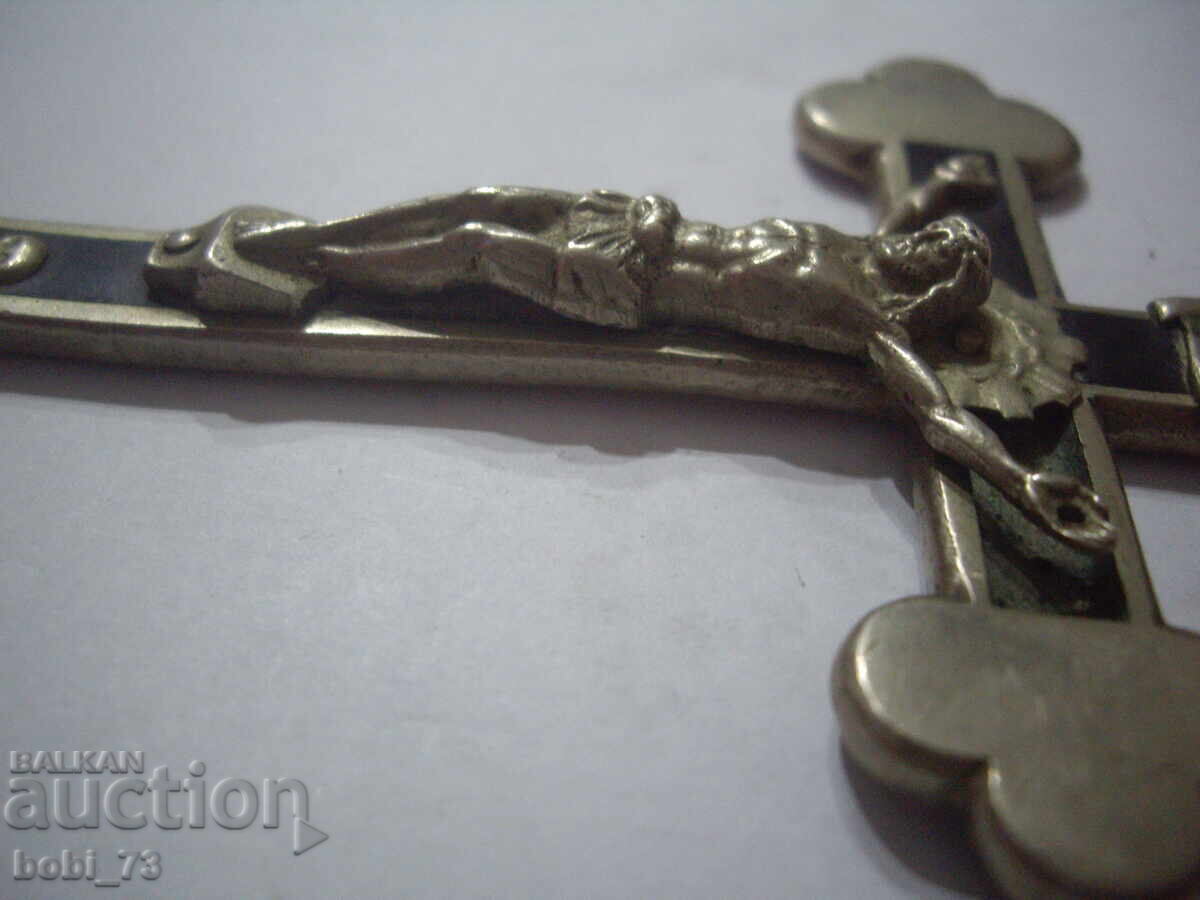 Delivery of Old massive cross Delivery of Old massive cross