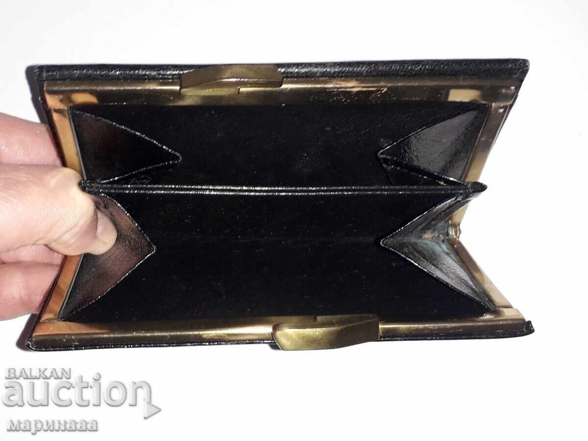 Delivery of Vintage Ladies' Wallet