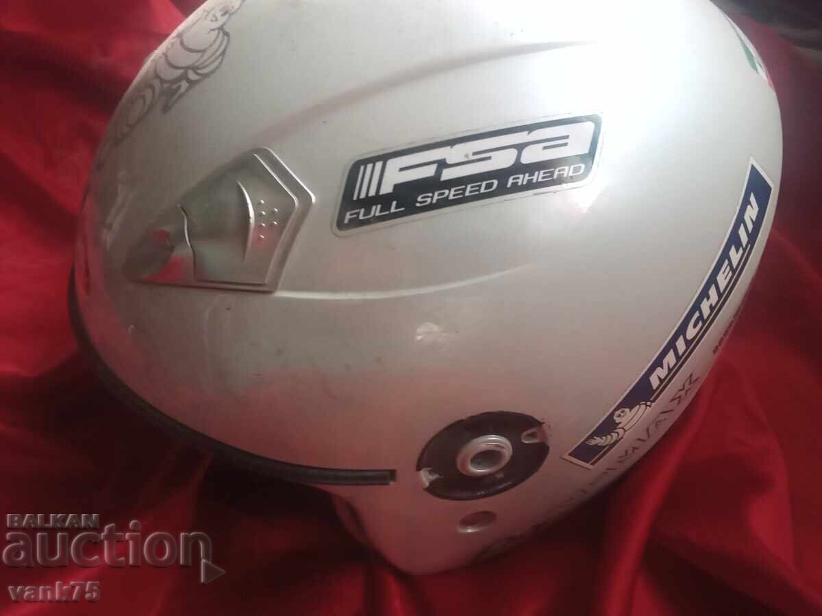 Каска с цена 3.80 лв. | € 1.94 Каска с цена 3.80 лв. | € 1.94