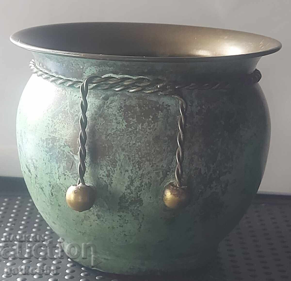 VAZA VECHE cu preț 40.00 BGN | € 20.45