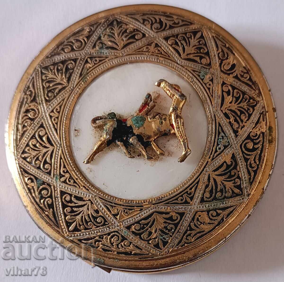 малко огледалце малко огледалце