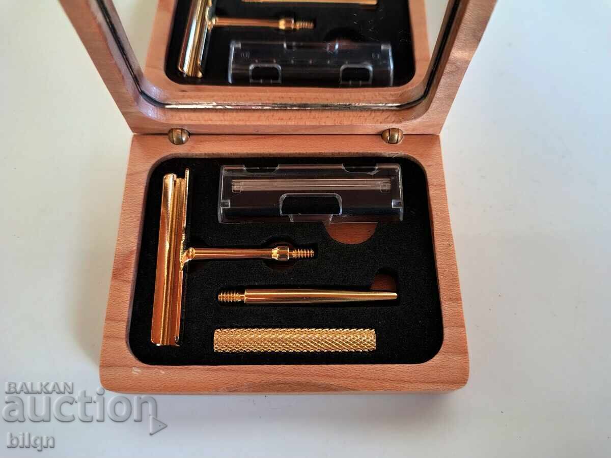 Rare Collector's Gold-Plated Razor with price 29.98 BGN | € 15.33 Rare Collector's Gold-Plated Razor with price 29.98 BGN | € 15.33
