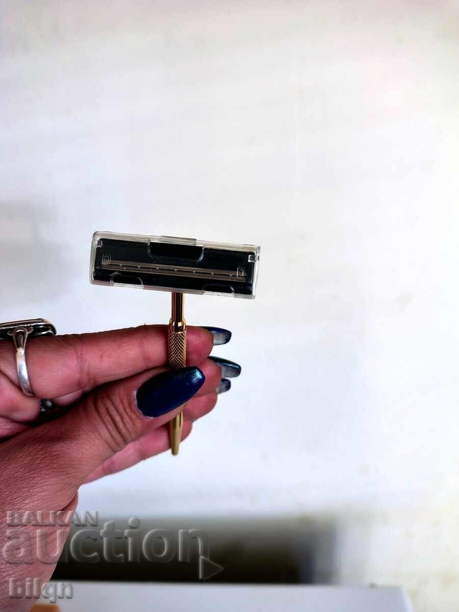 Rare Collector's Gold-Plated Razor - 6 Rare Collector's Gold-Plated Razor - 6