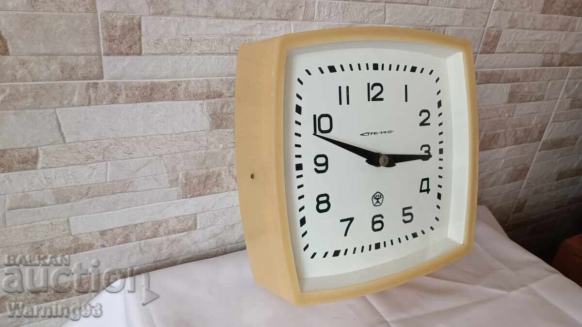 Delivery of Old Wall Clock - Strela - USSR - Antique - 1980 Delivery of Old Wall Clock - Strela - USSR - Antique - 1980