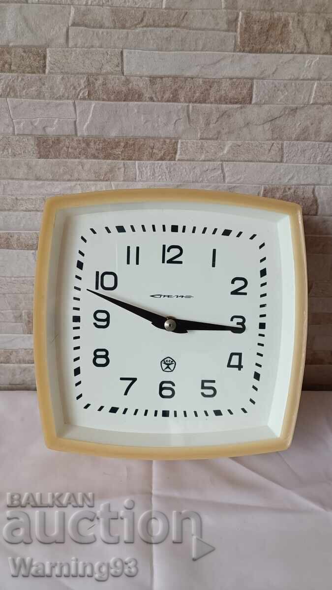 Παλιό επιτοίχιο ρολόι - Στρέλα - ΕΣΣΔ - Αντίκα - 1980 Παλιό επιτοίχιο ρολόι - Στρέλα - ΕΣΣΔ - Αντίκα - 1980