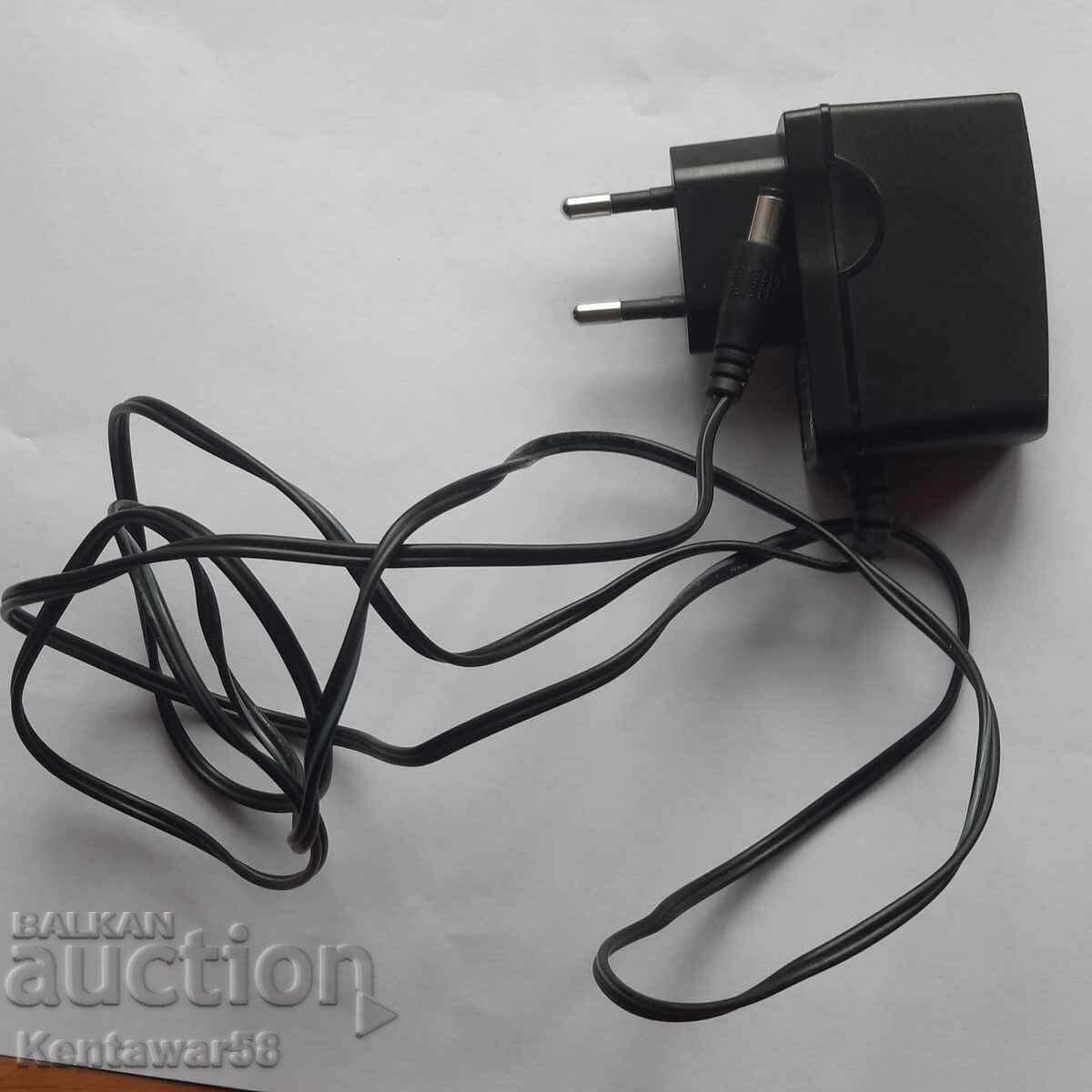 Захранващ адаптер 9V 0.6A нов. Захранващ адаптер 9V 0.6A нов.