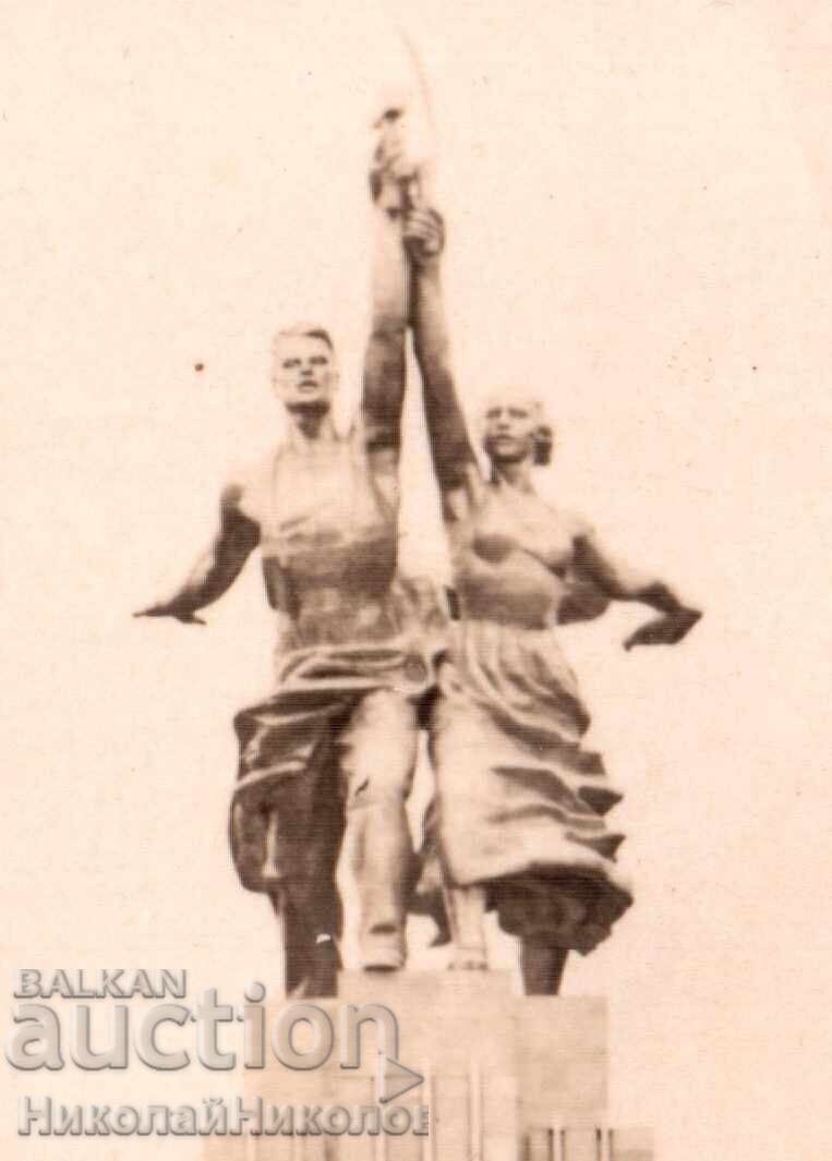 1937 FOTOGRAFIE MICĂ VECHE EXPOZIȚIA DE LA PARIS PAVILIONUL URSS D603 cu preț € 2.50 | 4.89 BGN