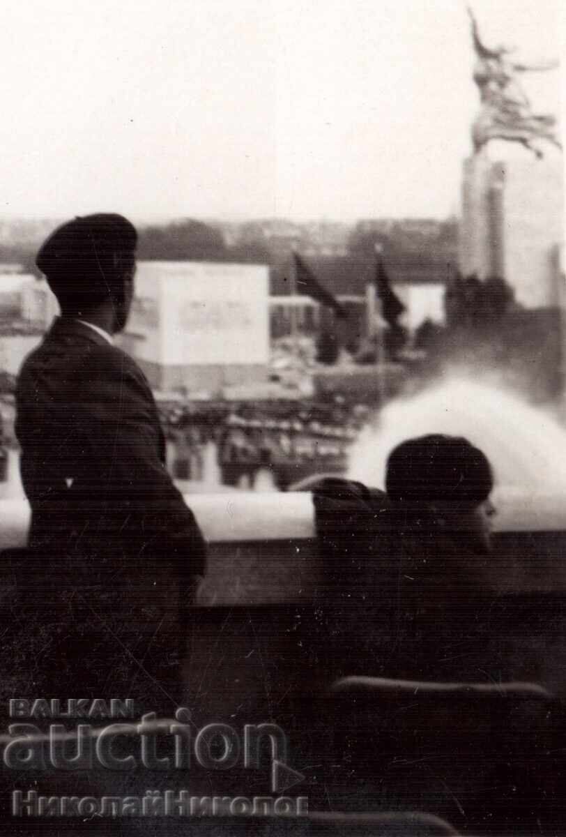 1937 FOTOGRAFIE MICĂ VECHE PARIS BULGARI LA EXPOZIȚIE D606 cu preț € 1.50 | 2.93 BGN