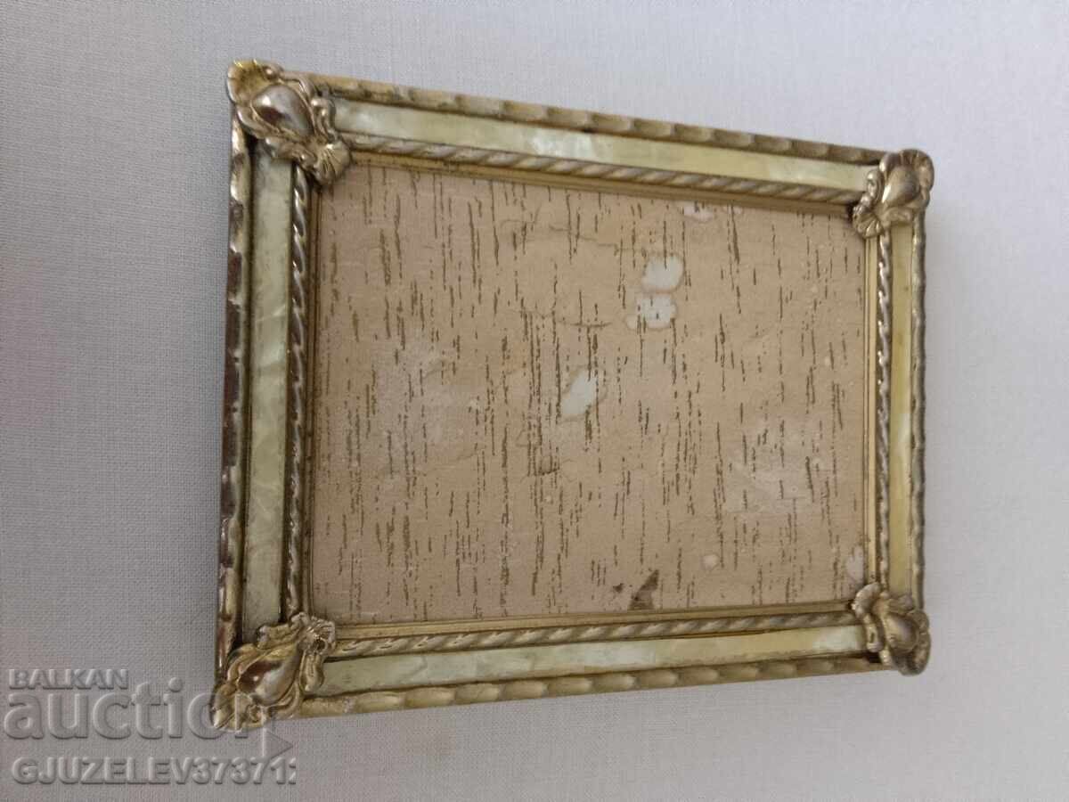 Livrarea Rame foto vintage cu stativ din metal și sidef în Livrarea Rame foto vintage cu stativ din metal și sidef în