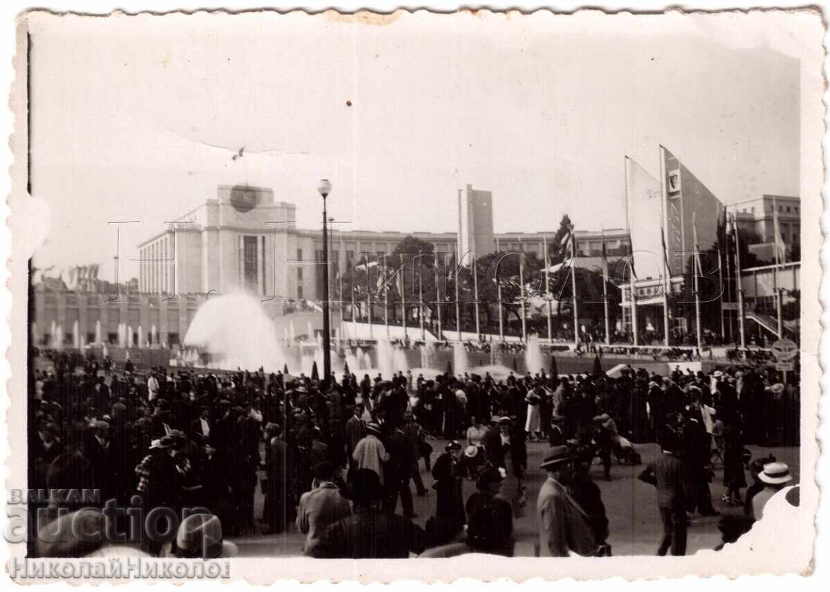 1937 FOTOGRAFIE MICĂ VECHE PARIS BULGARI LA EXPOZIȚIE D608