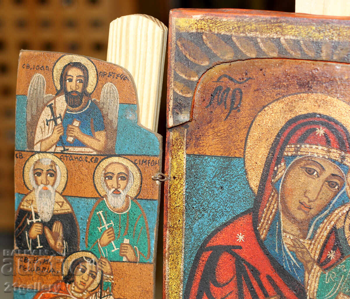 Delivery of Tempera paints triptych Theotokos with the Infant Delivery of Tempera paints triptych Theotokos with the Infant