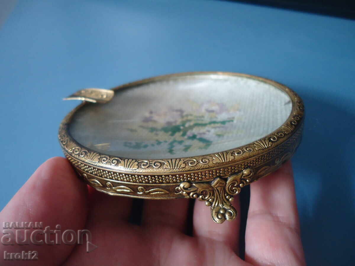 Παλιό όμορφο ορειχάλκινο τασάκι με τιμή 30.00 BGN | € 15.34