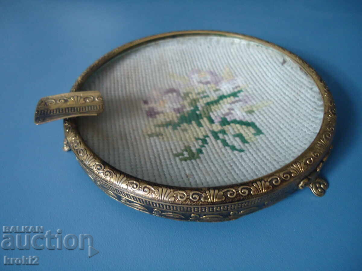 Παλιό όμορφο ορειχάλκινο τασάκι