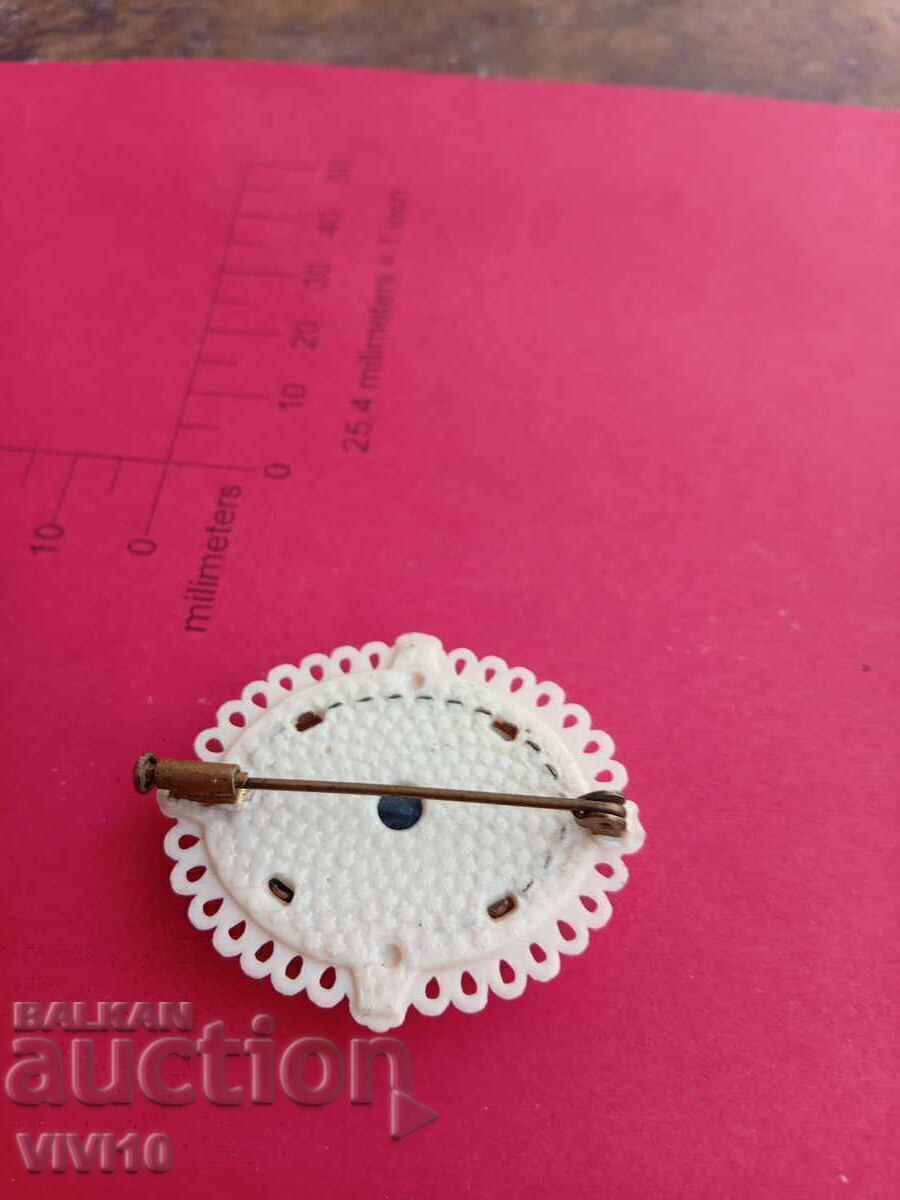 Auction  Antique brooch, bone