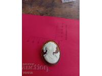 Broșă veche, camee