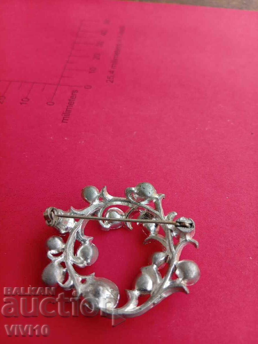 Antique brooch with stones with price 20.00 BGN | € 10.23 Antique brooch with stones with price 20.00 BGN | € 10.23