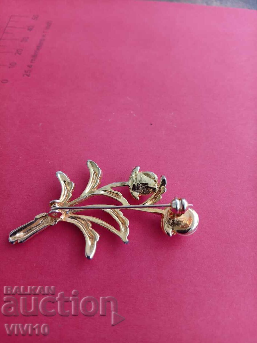 Antique brooch with pearls and Gold Plating with price 20.00 BGN | € 10.23 Antique brooch with pearls and Gold Plating with price 20.00 BGN | € 10.23