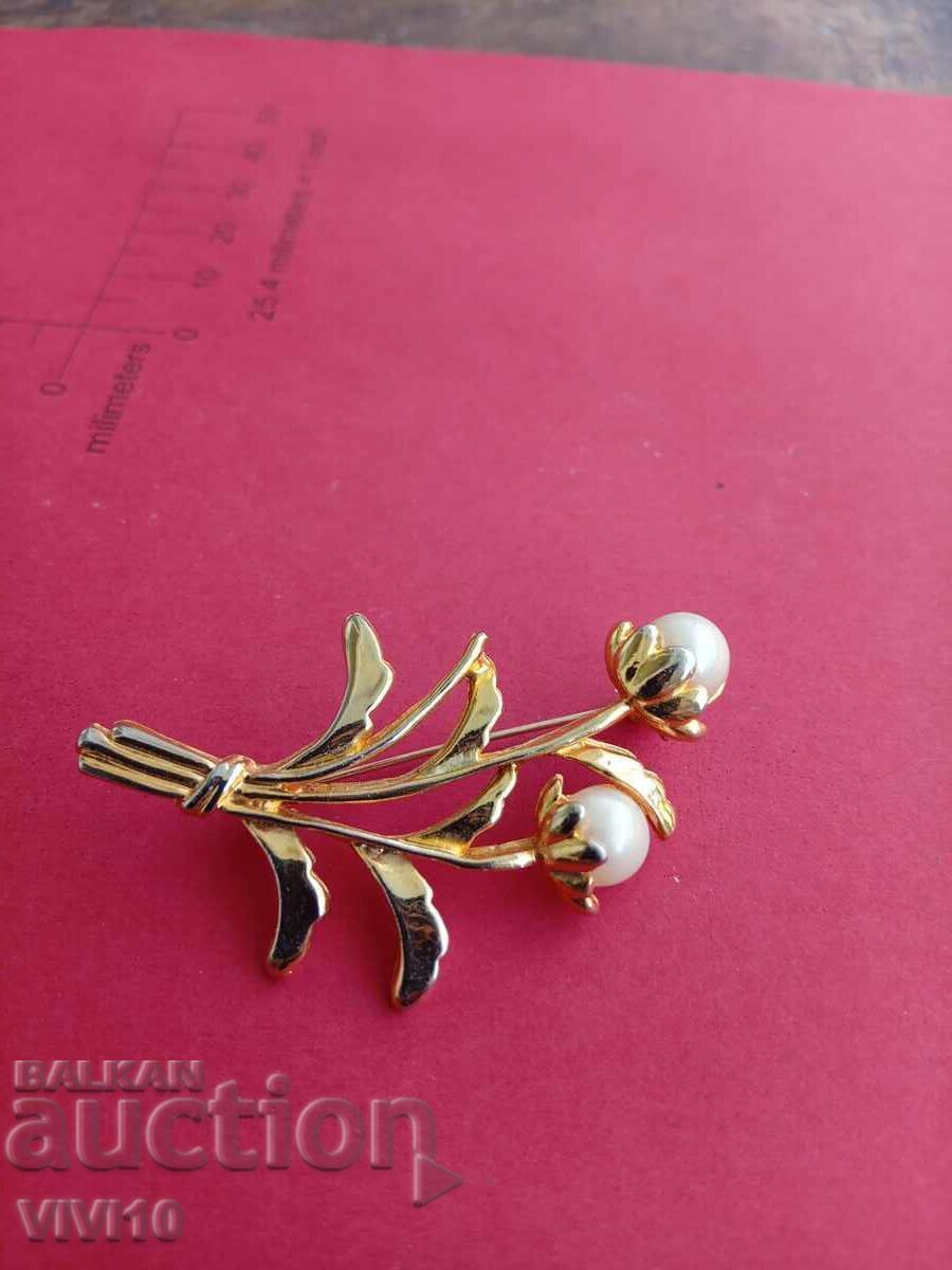 Antique brooch with pearls and Gold Plating Antique brooch with pearls and Gold Plating