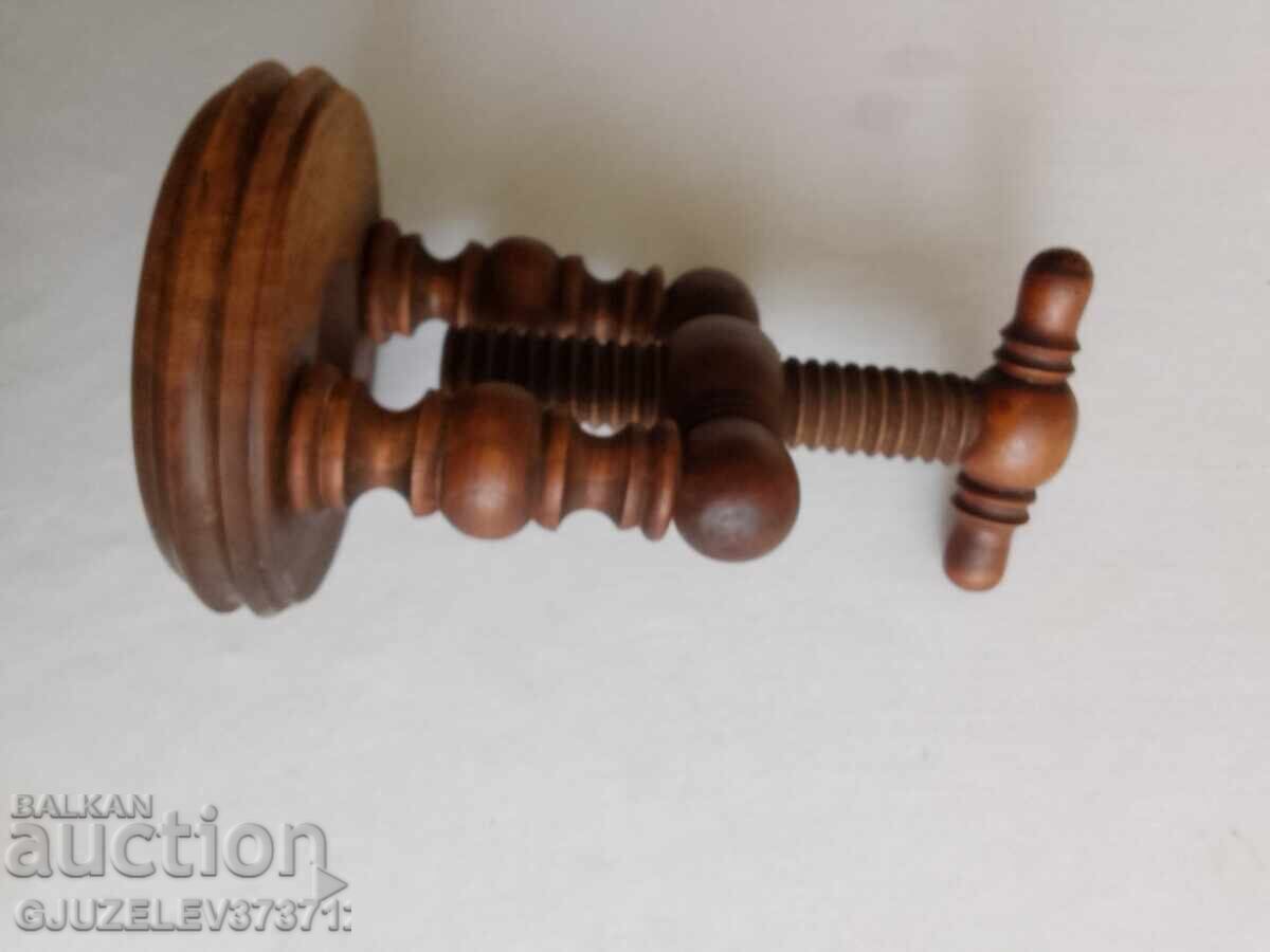 Auction  Oak press for walnuts and nuts, 18th century