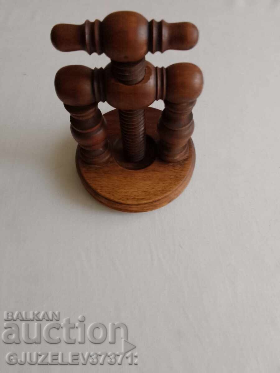 Oak press for walnuts and nuts, 18th century - 5