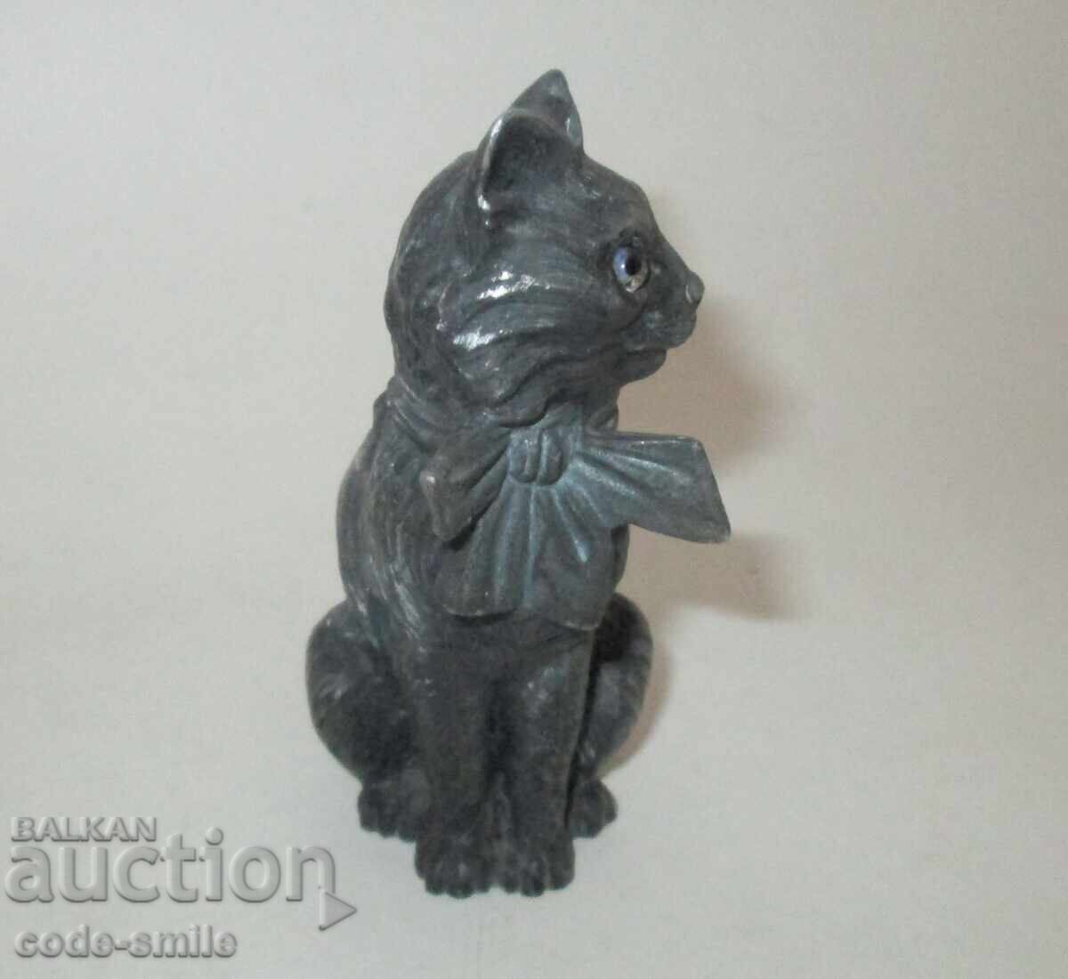Old French figurine cat kitten with glass eyes with price 100.00 BGN | € 51.13 Old French figurine cat kitten with glass eyes with price 100.00 BGN | € 51.13