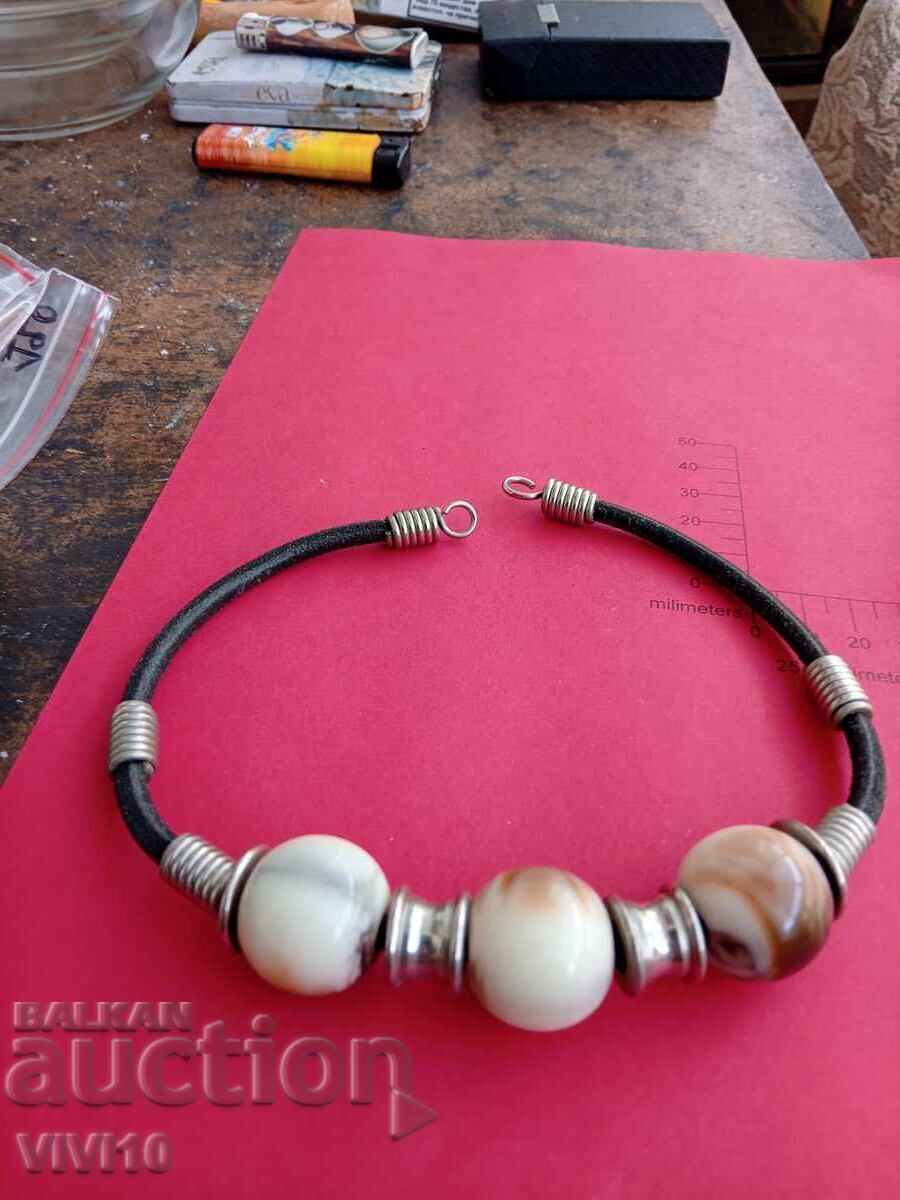 Αρχαίο κολιέ με πέτρες με τιμή € 20.00 | 39.12 BGN