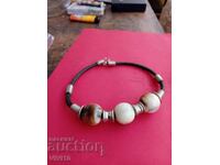 Αρχαίο κολιέ με πέτρες