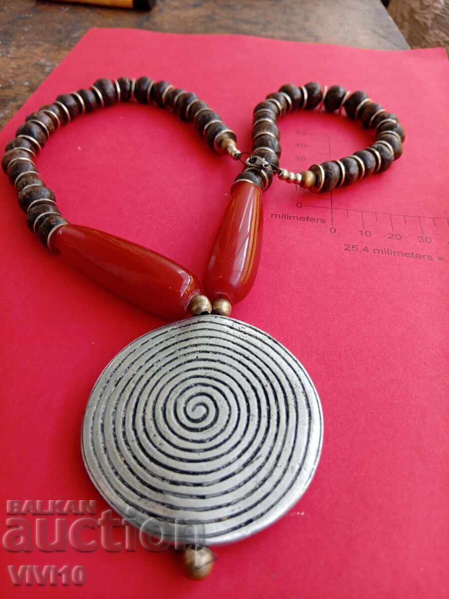 Старинно колие с кехлибар с цена € 50.00 | 97.79 лв.