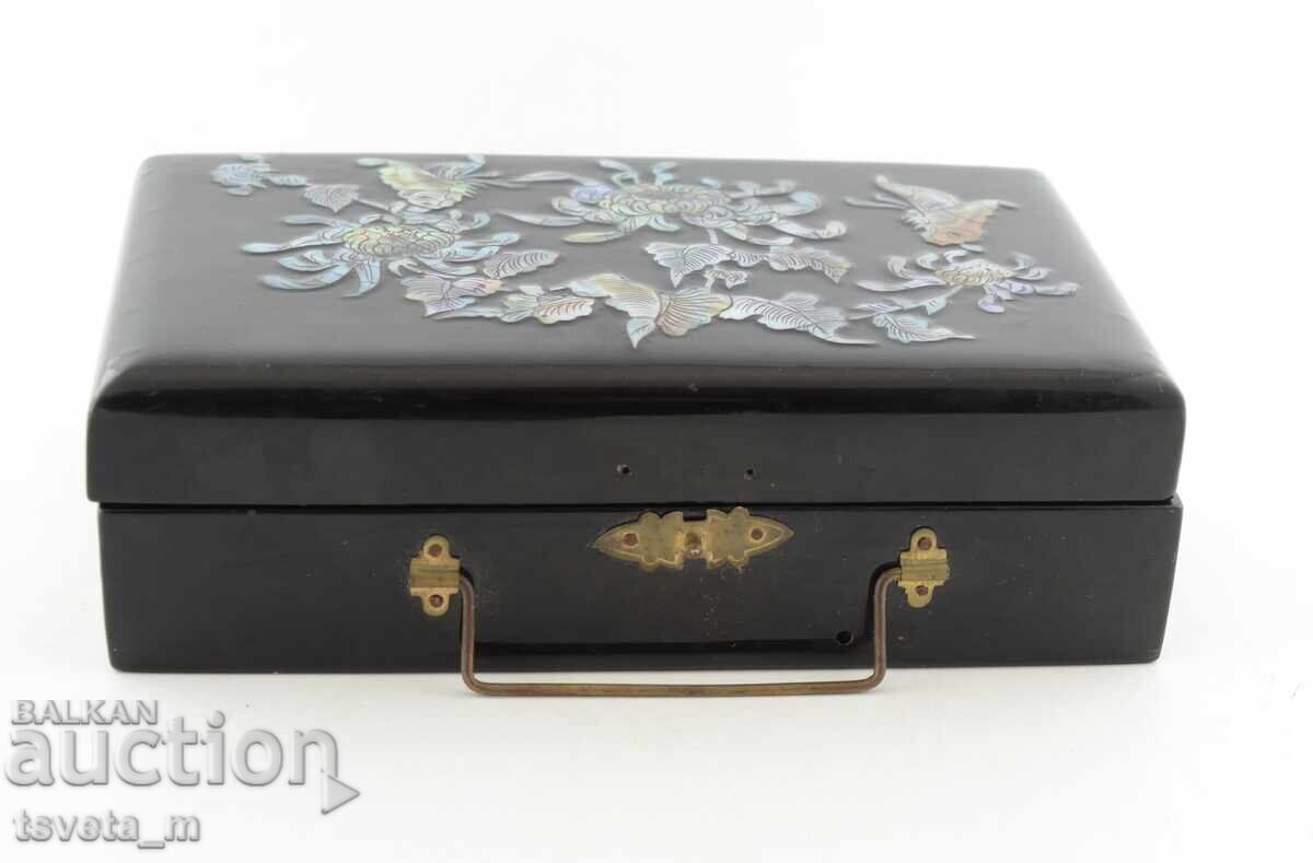 Auction Antique jewelry box, black lacquer and mother-of-pearl inlay Auction Antique jewelry box, black lacquer and mother-of-pearl inlay