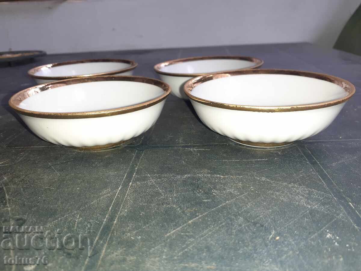 Παράδοση Ντουλέβο - σοβιετική πορσελάνη 4 μπολ για χαβιάρι χρυσό χείλος