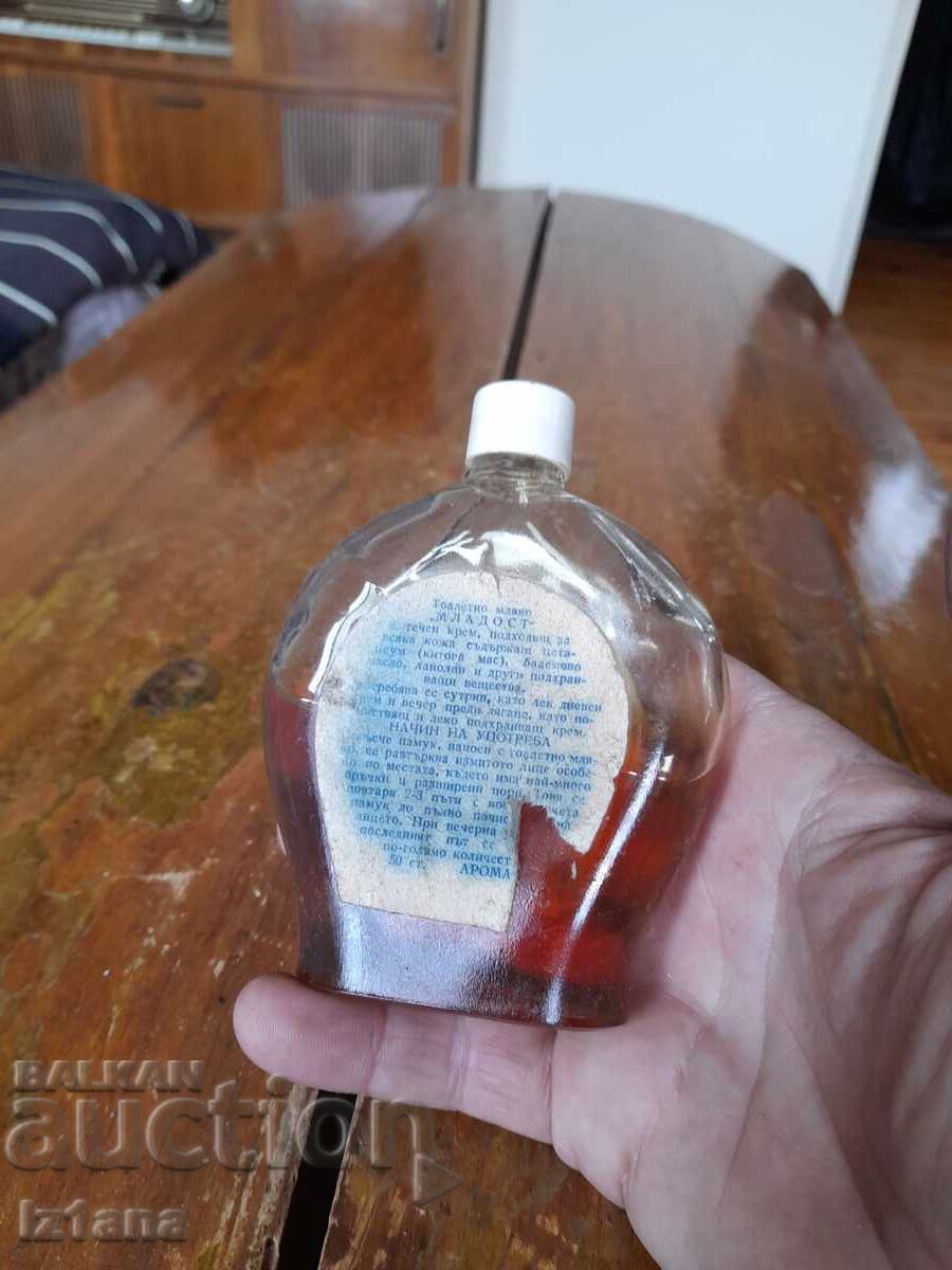 Auction  Old Toilet Milk Mladost