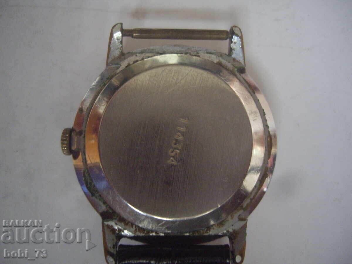 Old Russian men's watch. with price 18.00 BGN | € 9.20 Old Russian men's watch. with price 18.00 BGN | € 9.20