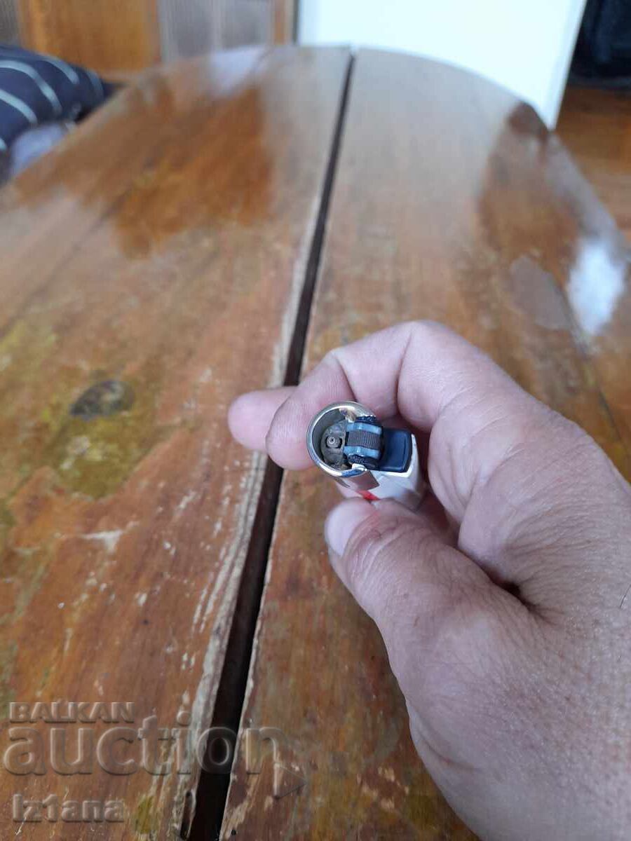 An old Marlboro lighter - 6 An old Marlboro lighter - 6