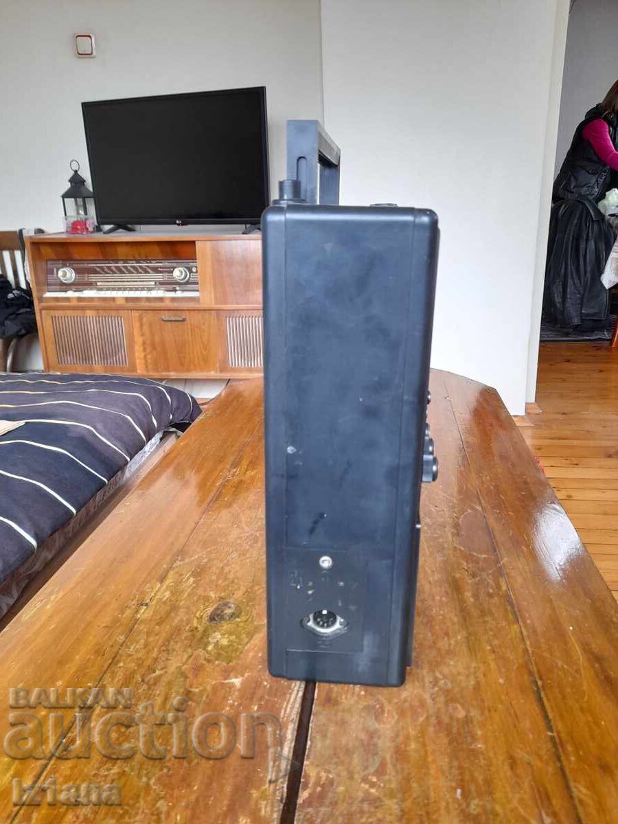 Old radio, Meridian 236 radio receiver with price 160.00 BGN | € 81.81 Old radio, Meridian 236 radio receiver with price 160.00 BGN | € 81.81