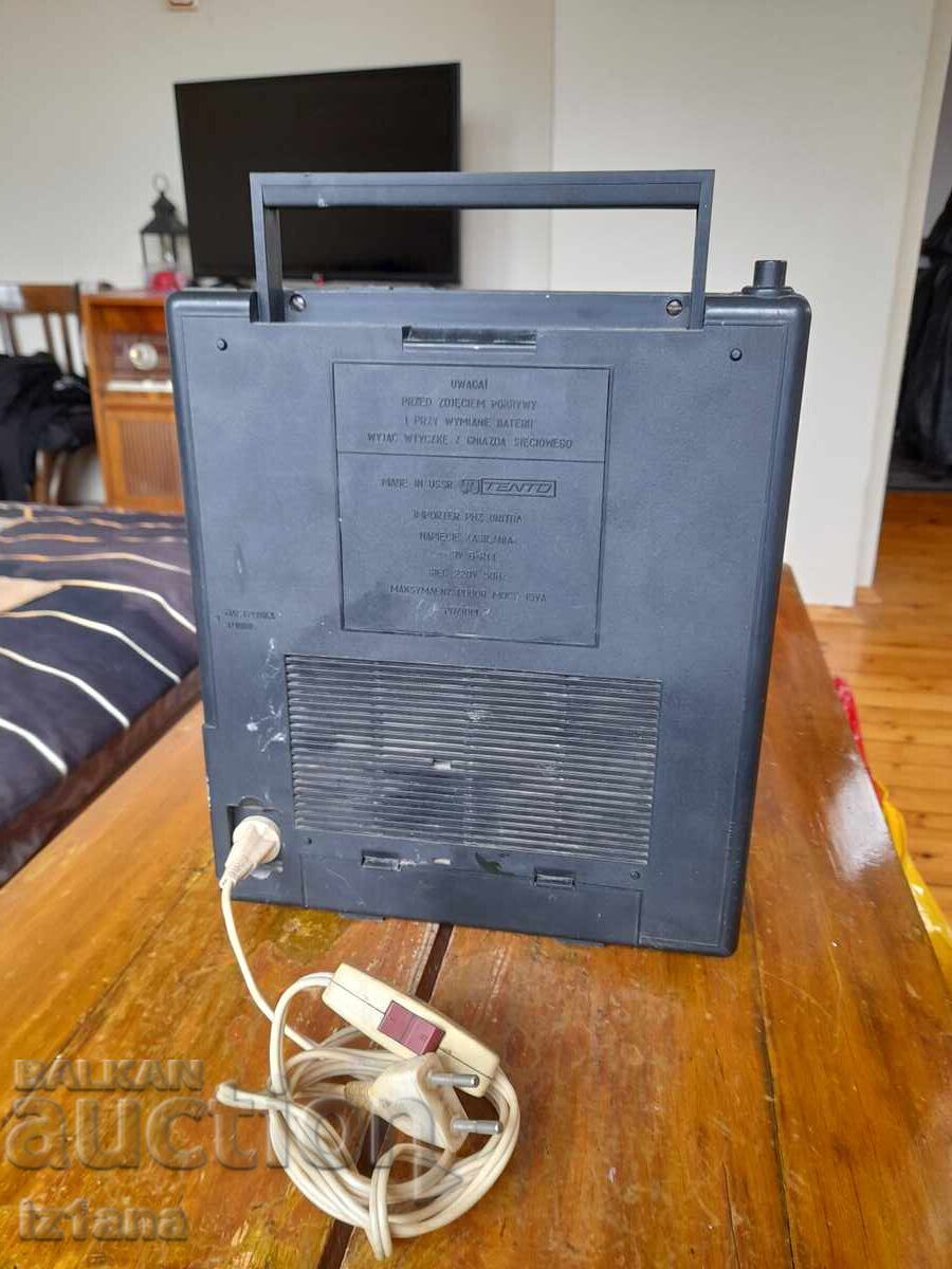 Auction Old radio, Meridian 236 radio receiver Auction Old radio, Meridian 236 radio receiver