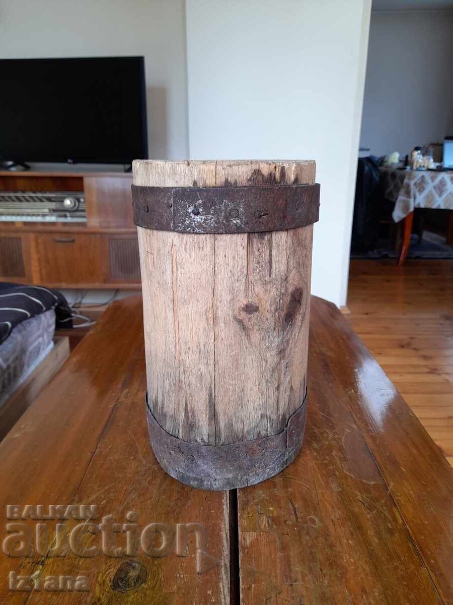 Παλιό κορμός για κόψιμο Παλιό κορμός για κόψιμο