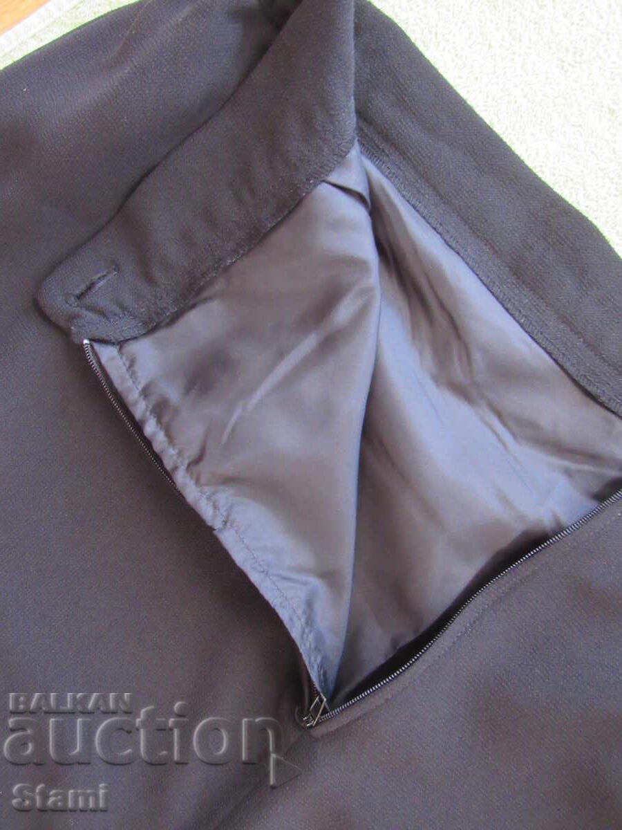 Livrarea Fustă neagră de damă mărimea XL, nouă