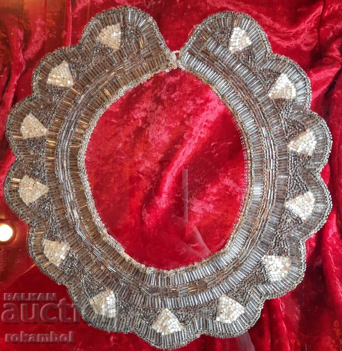 Bijuterii vechi de mărgele cu preț 300.00 BGN | € 153.39