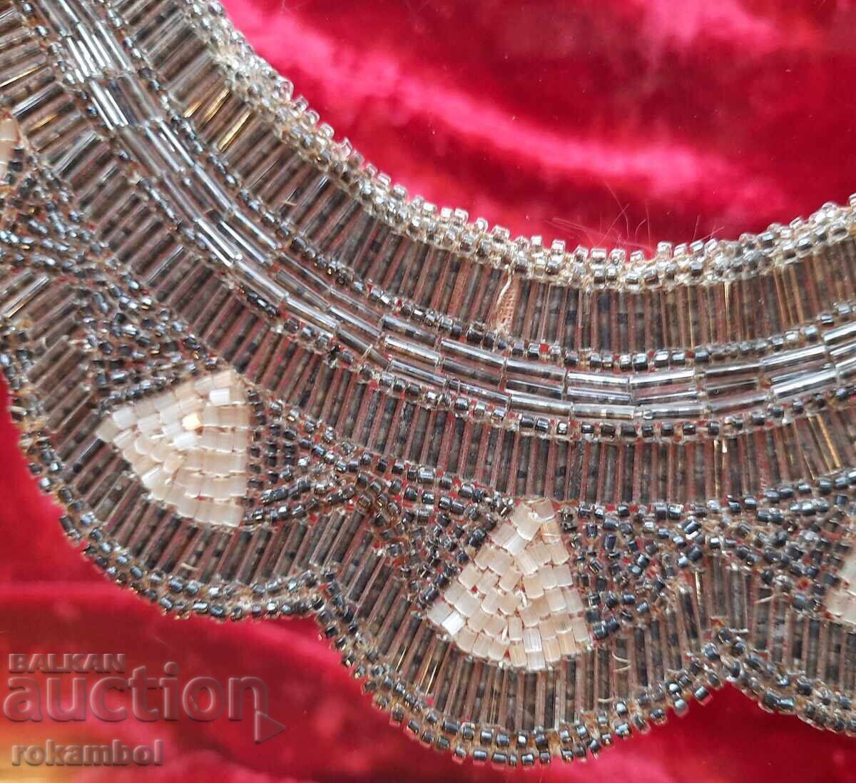 Livrarea Bijuterii vechi de mărgele