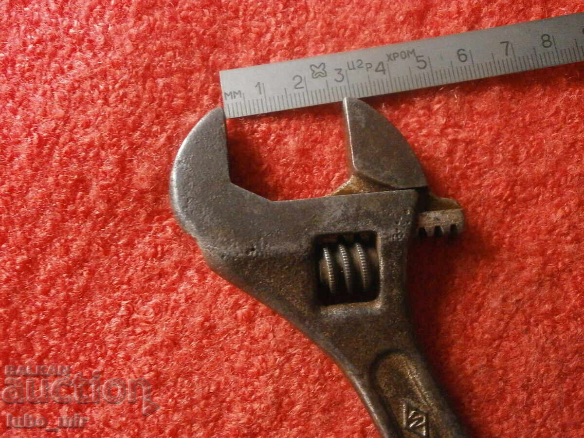 OLD WRENCH - 5 OLD WRENCH - 5