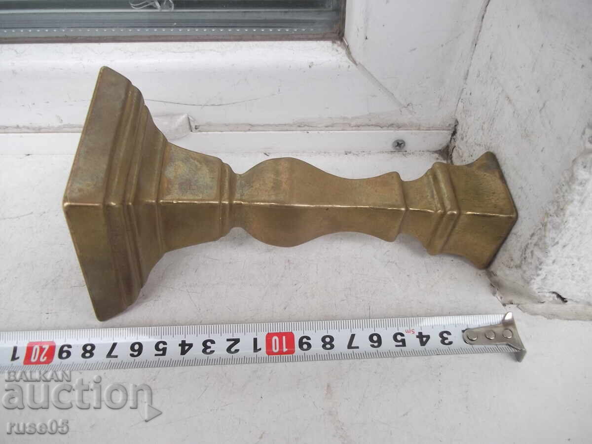 Auction Lot of 2 bronze candlesticks - 1470 g Auction Lot of 2 bronze candlesticks - 1470 g