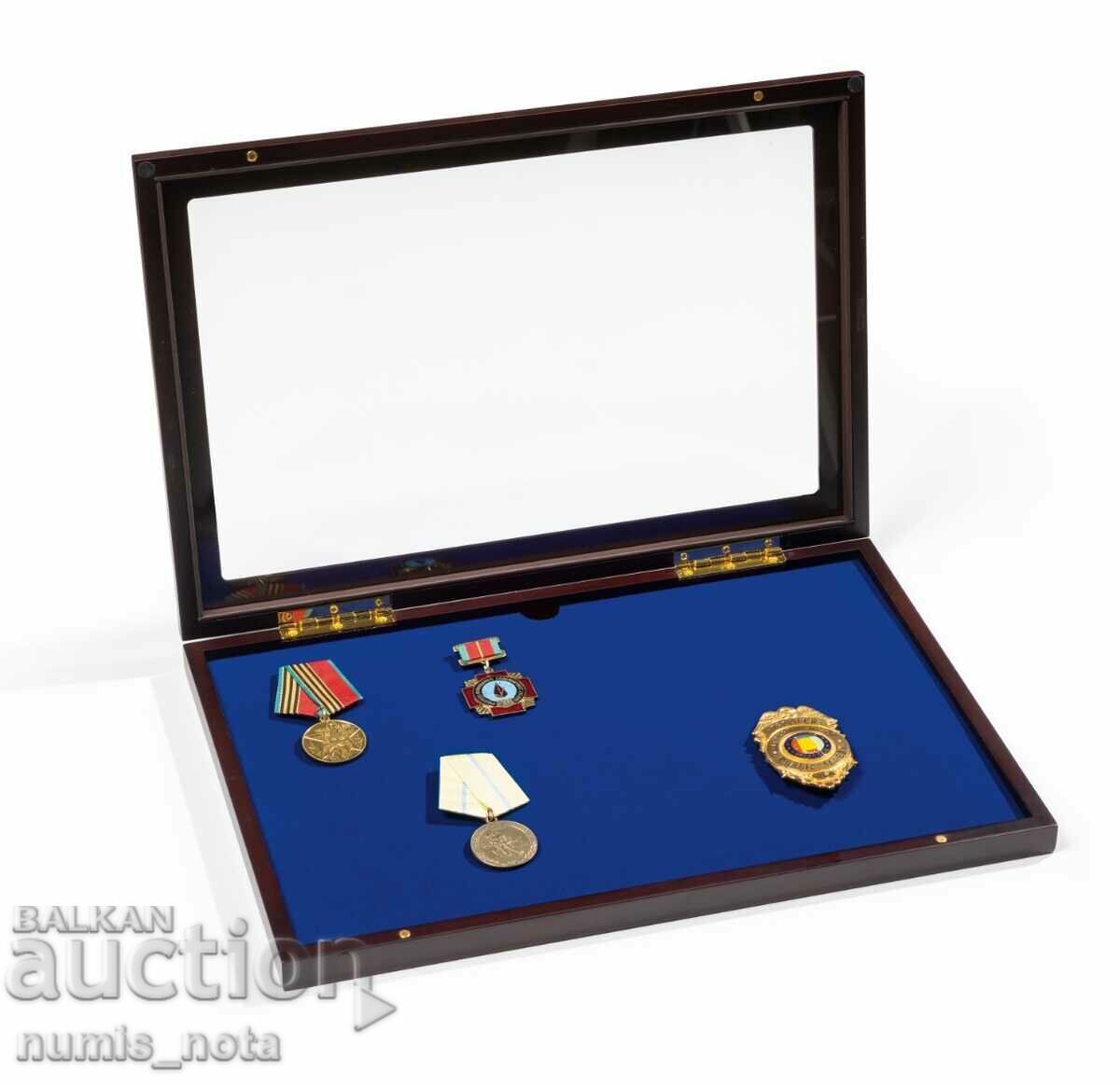Showcase for HONOR orders and medals at the Leuchtturm - 5 Showcase for HONOR orders and medals at the Leuchtturm - 5
