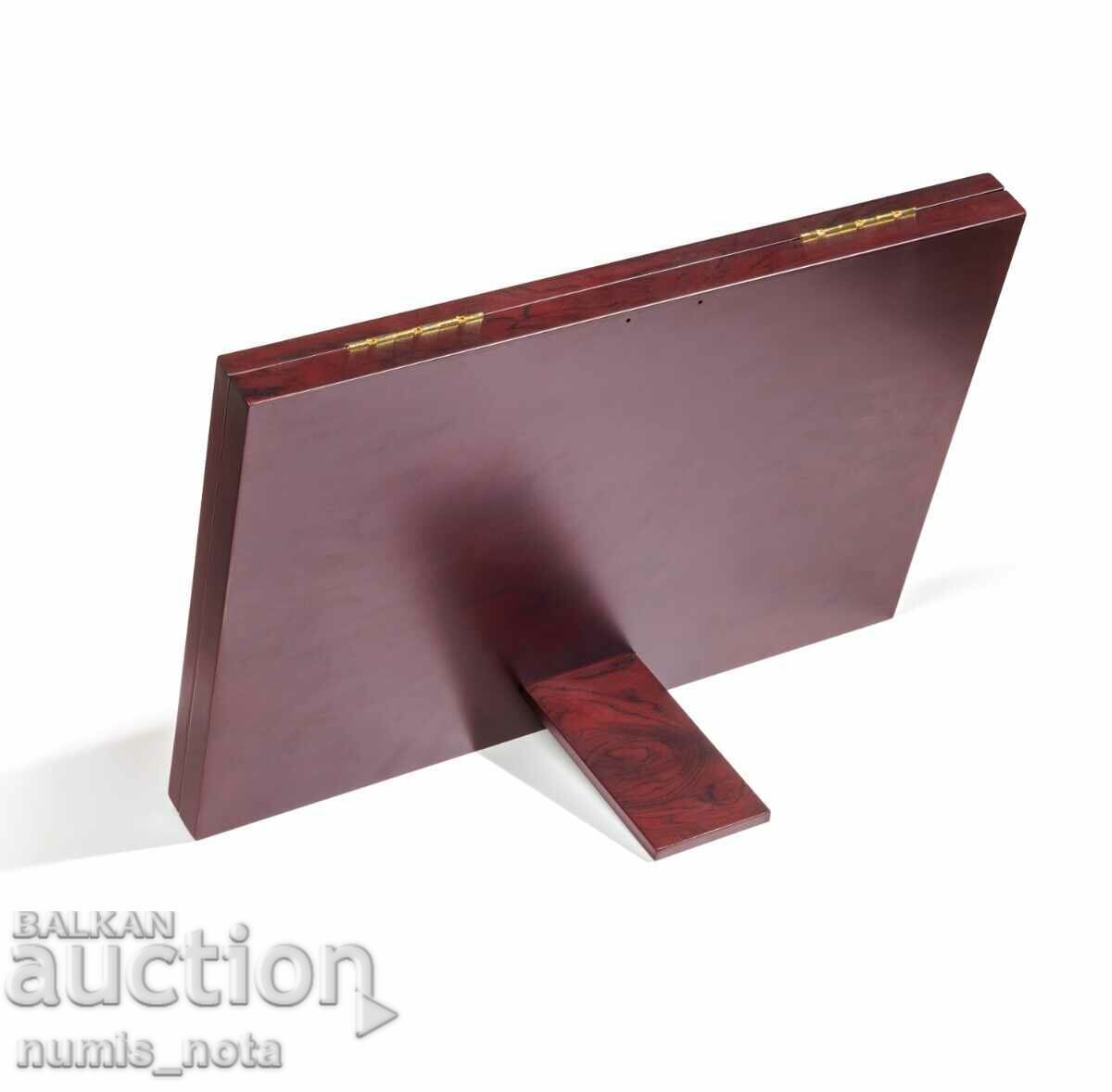 Showcase for HONOR orders and medals at the Leuchtturm - 6 Showcase for HONOR orders and medals at the Leuchtturm - 6