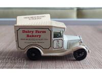 Mașinuță metalică England pentru colecționari