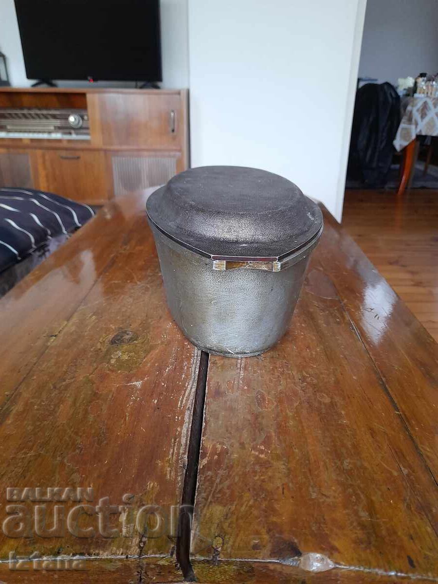 Стара алуминиева тенджера с цена 45.00 лв. | € 23.01 Стара алуминиева тенджера с цена 45.00 лв. | € 23.01