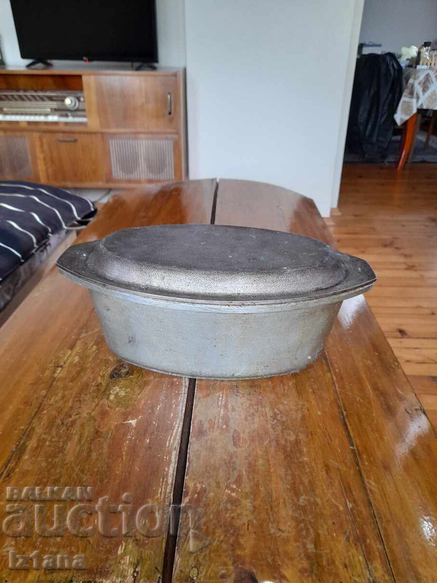 Стара алуминиева тенджера Стара алуминиева тенджера